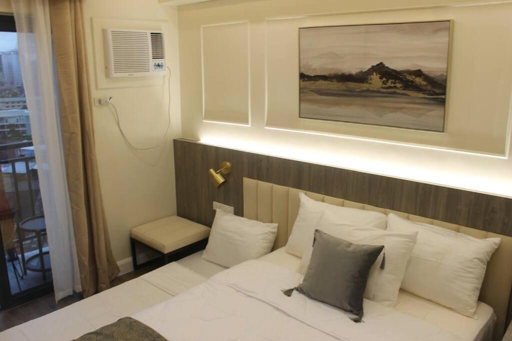 Condo Near Ayala Cebu City W Wifi Balcony Exterior photo