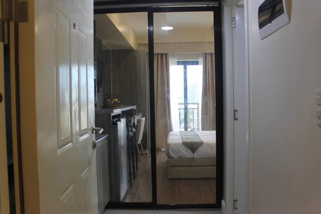 Condo Near Ayala Cebu City W Wifi Balcony Exterior photo