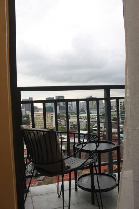 Condo Near Ayala Cebu City W Wifi Balcony Exterior photo