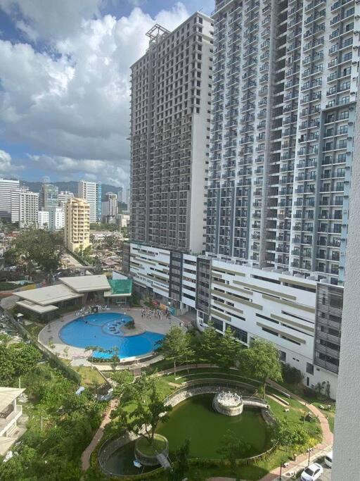Condo Near Ayala Cebu City W Wifi Balcony Exterior photo