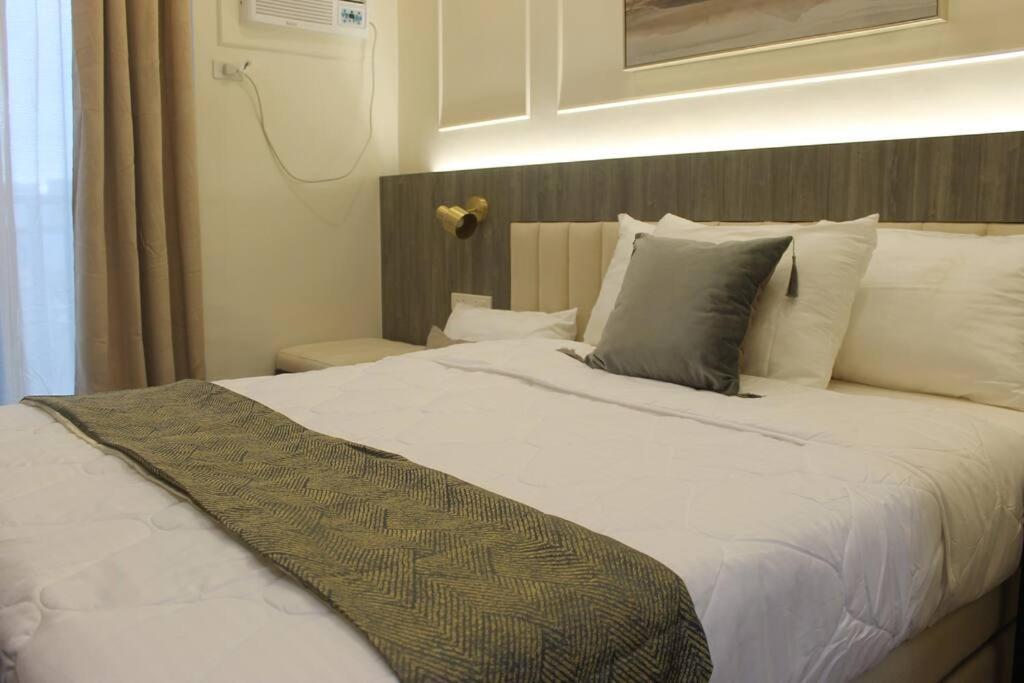Condo Near Ayala Cebu City W Wifi Balcony Exterior photo