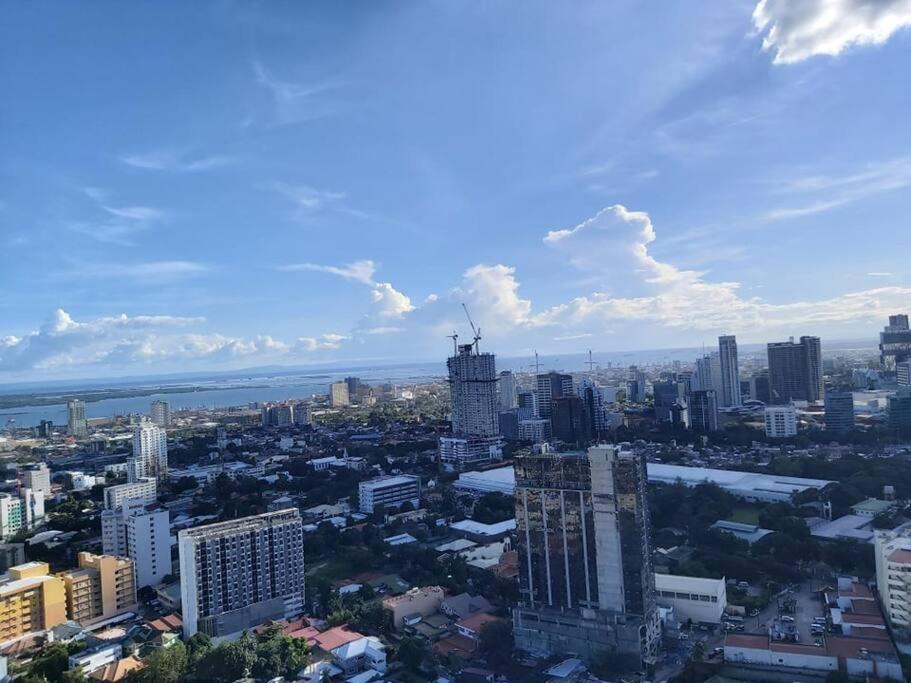 Condo Near Ayala Cebu City W Wifi Balcony Exterior photo